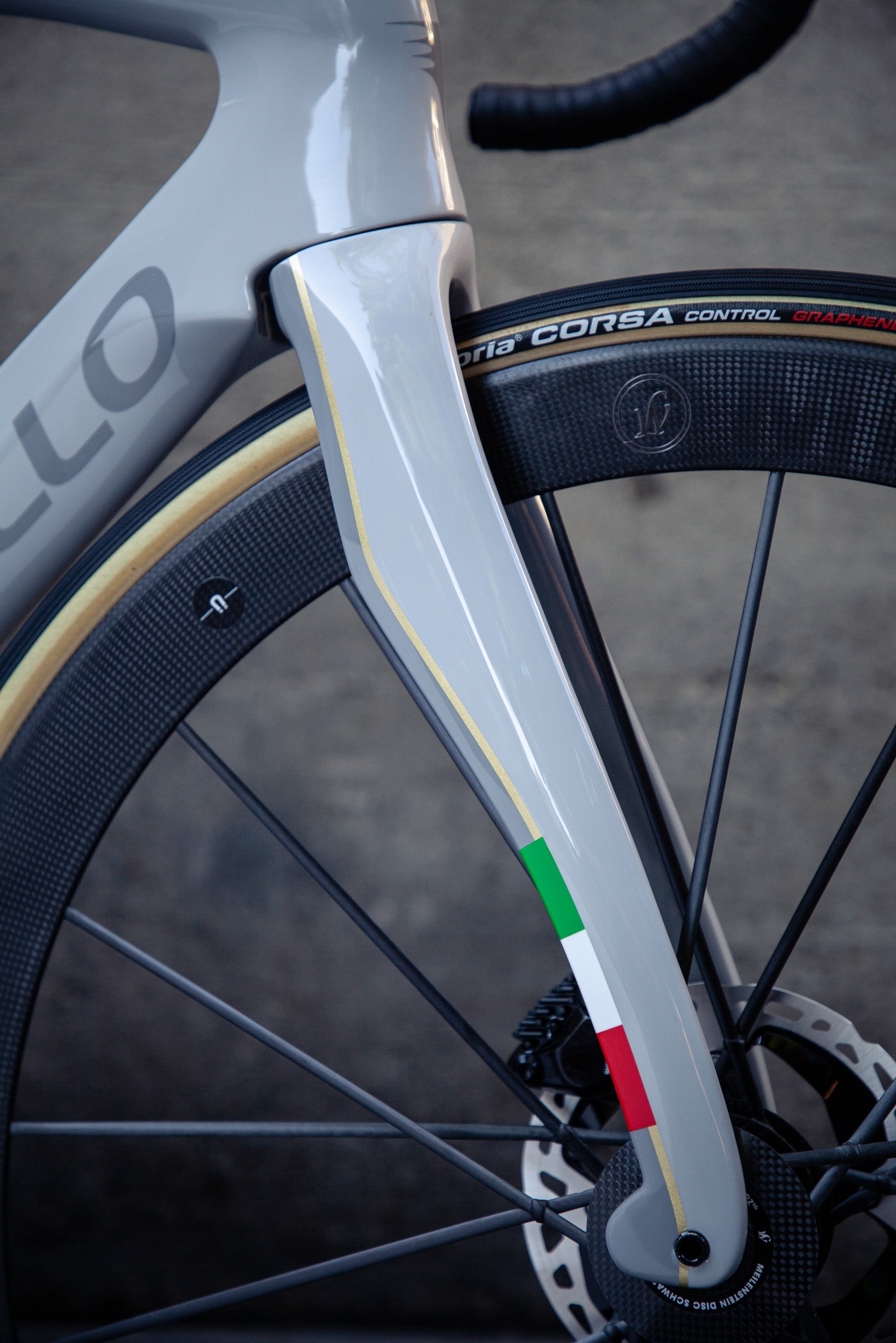 Pinarello Dogma F12 front Onda fork