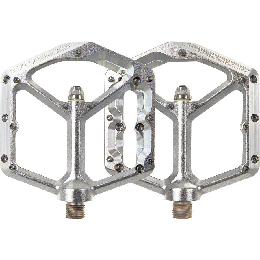 spank-oozy-trail-flat-pedals-silver