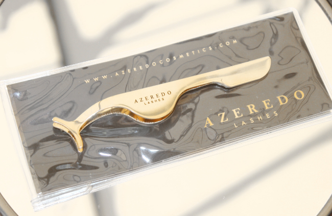 Azeredo lash applicator is a beauty tool must have. It is safer to use then Tweezers and give you a perfect lash application every time. 