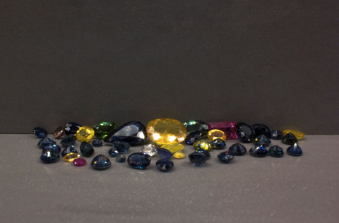 multiple-colors-of-faceted-sapphires