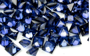 square-cut-sapphire-gemstones