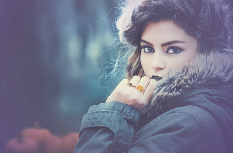 girl-wearing-gemstone-rings