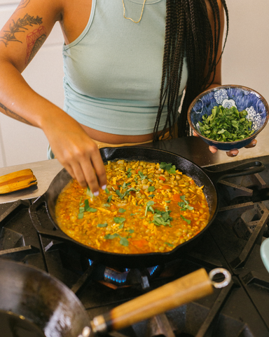 Cocinando el risotto en la estufa