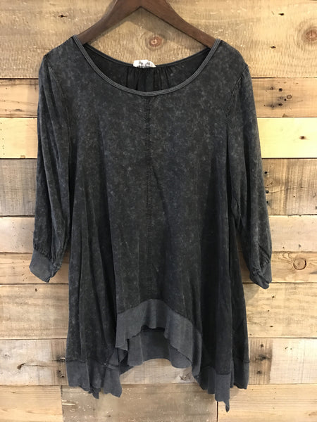 April Extended Size Washed Sharkbite Top in Charcoal – The Bugs Ear