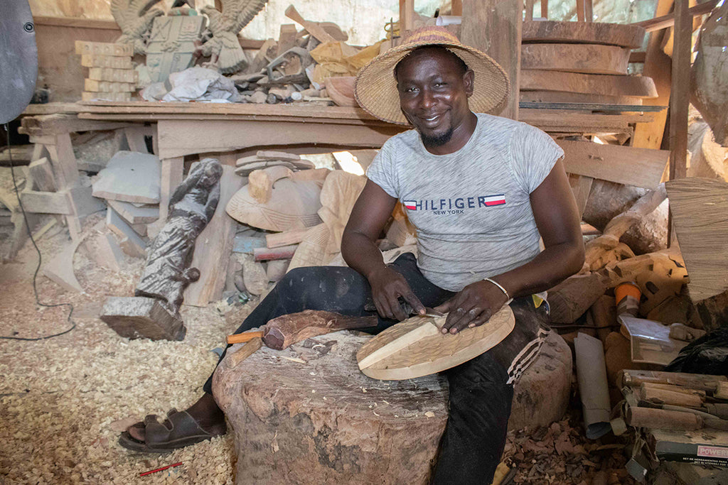 ghanaian wood carver