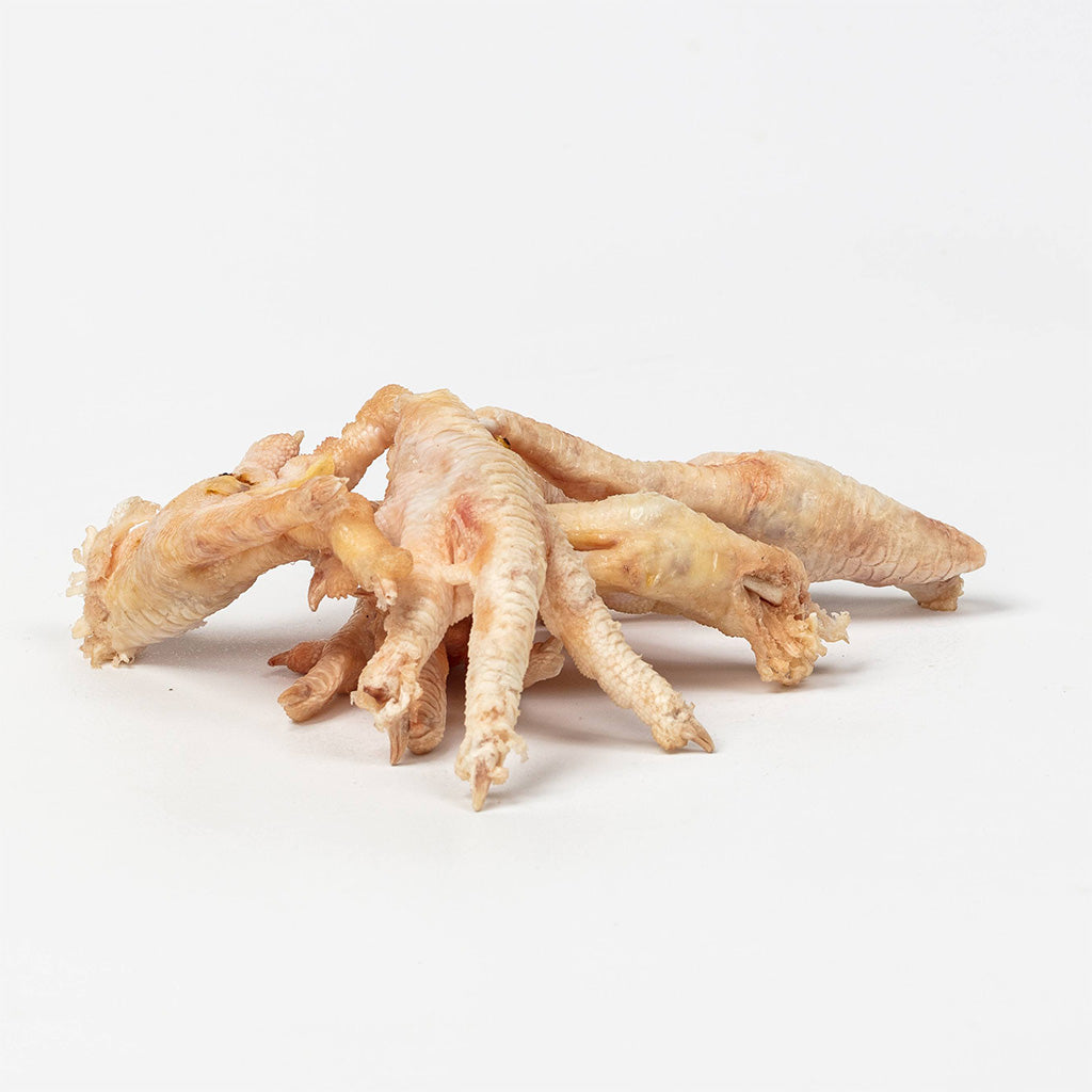 can you feed dogs chicken feet