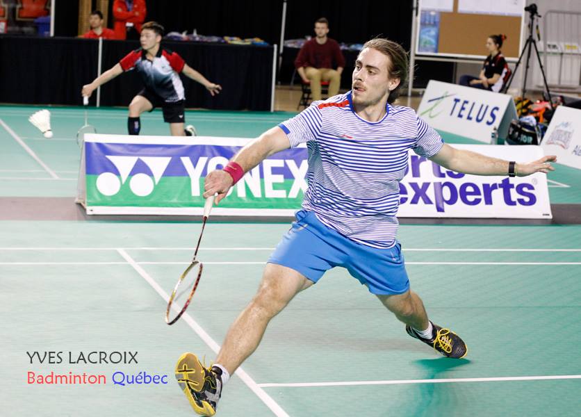 Félix Deblois-Beaucage jouant au badminton