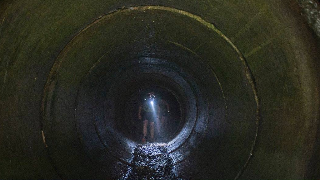 Parcours dans un tunnel pendant le Raid international Gaspésie
