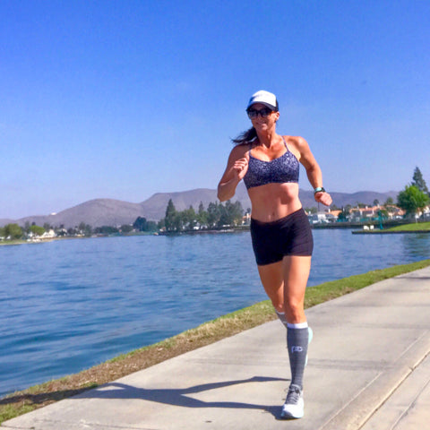 Handful ambadassador Melissa Williams running in her Off the Grid Adjustable Bra in California