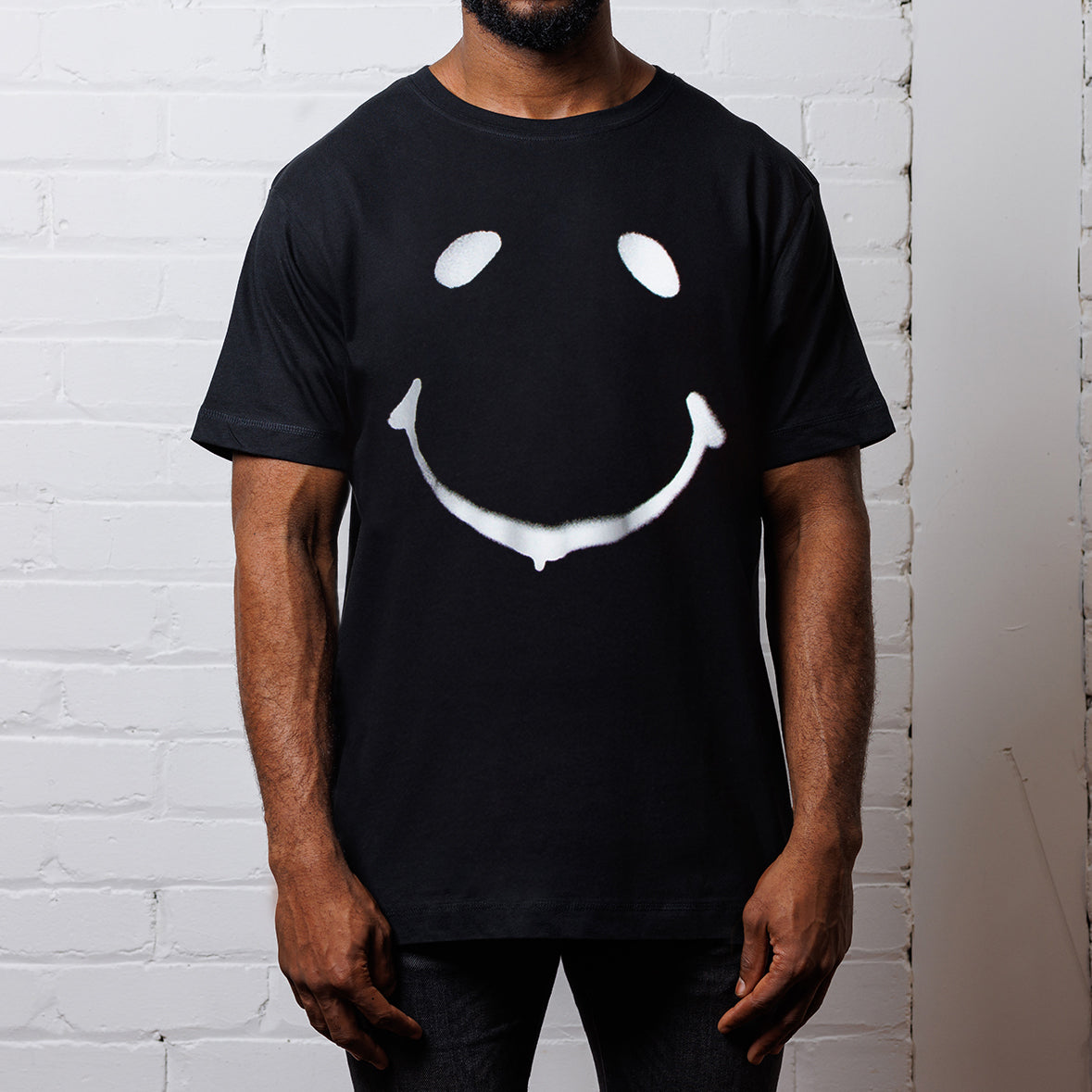 Side Smiley Back - Oversized Tshirt - Black