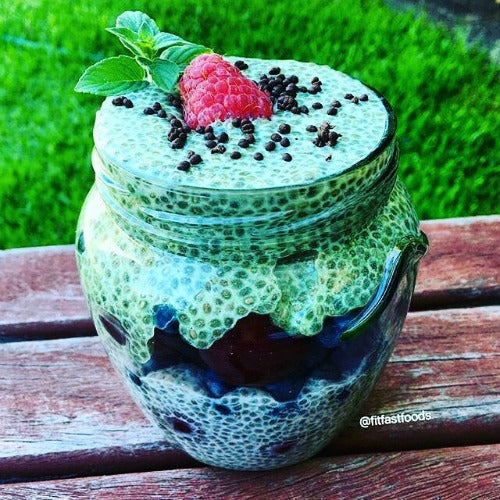 Matcha + Vanilla Chia Pudding Vegan Raw for the healthy breakfast to start your day