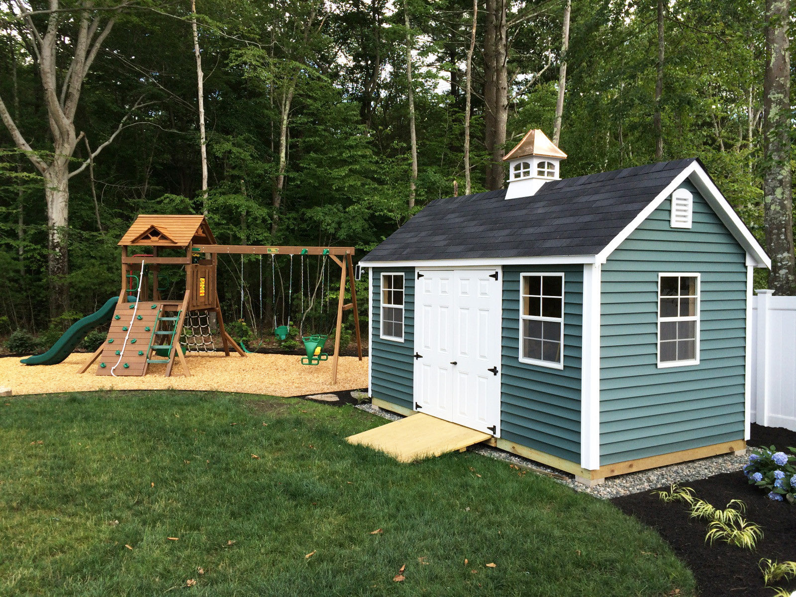 modern waiting shed design