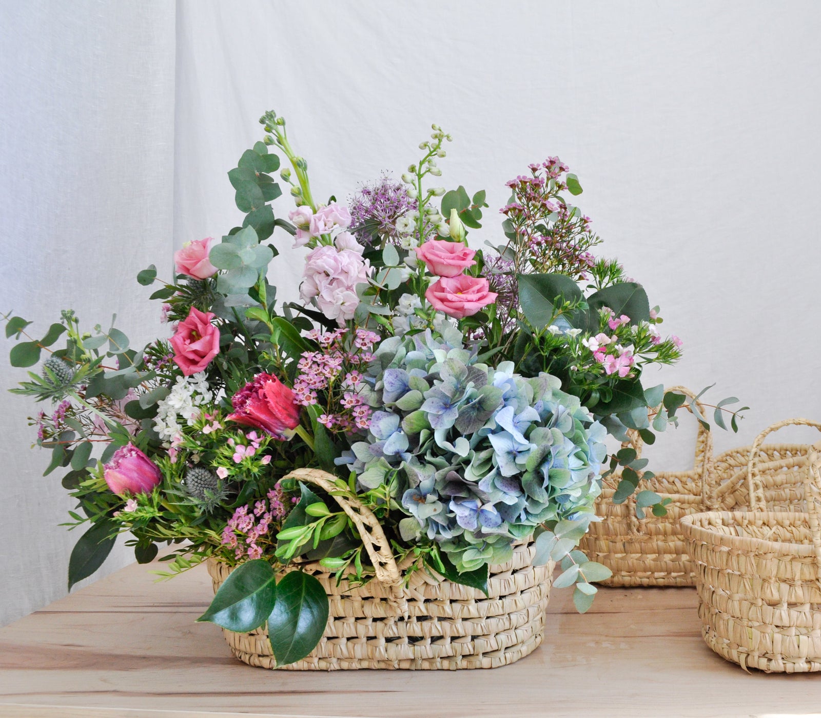 Caja de madera con flores preservadas - Floristería Rosalía