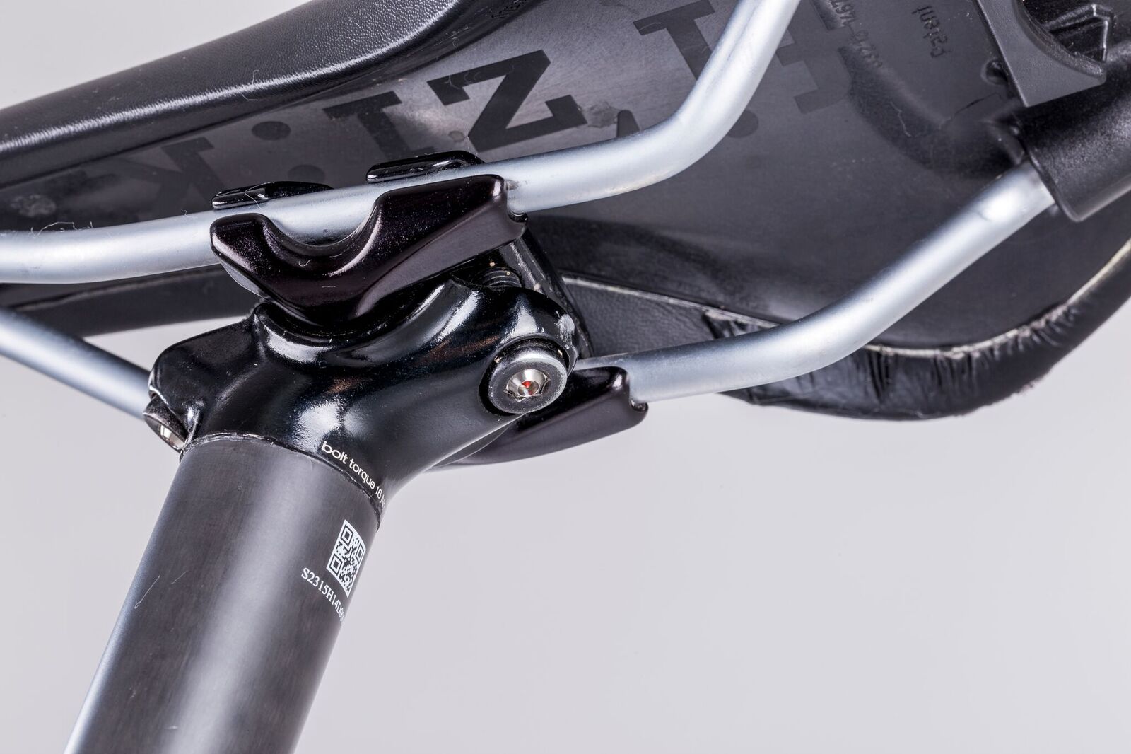 seatpost lock