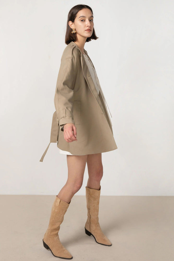 
            
                Load image into Gallery viewer, (預購）Stand-Up Collar Short Trench Coat
            
        