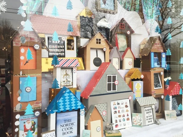 10 Christmas Window Display Ideas for Your Store