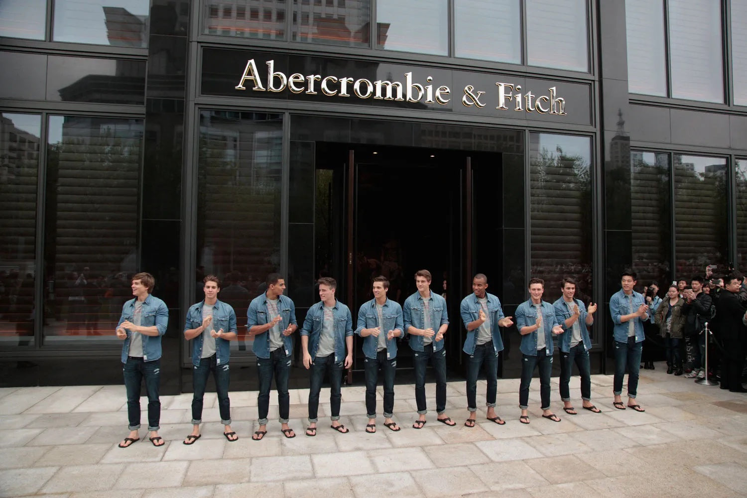 Ambercrombie & Fitch live mannequins