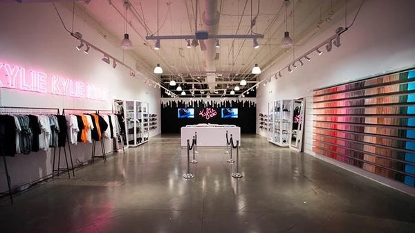 Pop-Up Shop Ideas: 15 Examples of Successful Shops (2023)