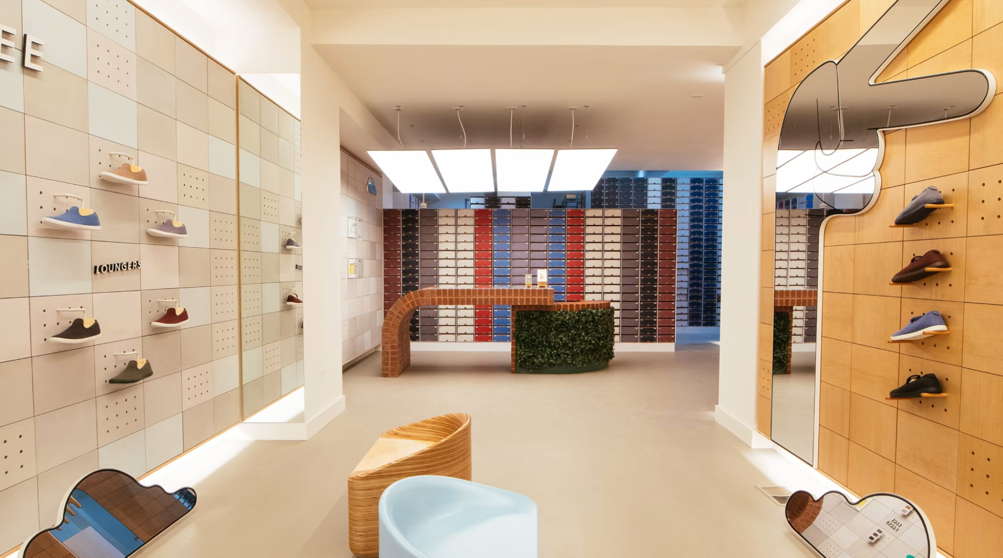 Allbirds Chicago Lincoln Park location has a similar design to its other retail stores, creating a consistent and familiar experience for shoppers regardless of where they’re at. (Source)
