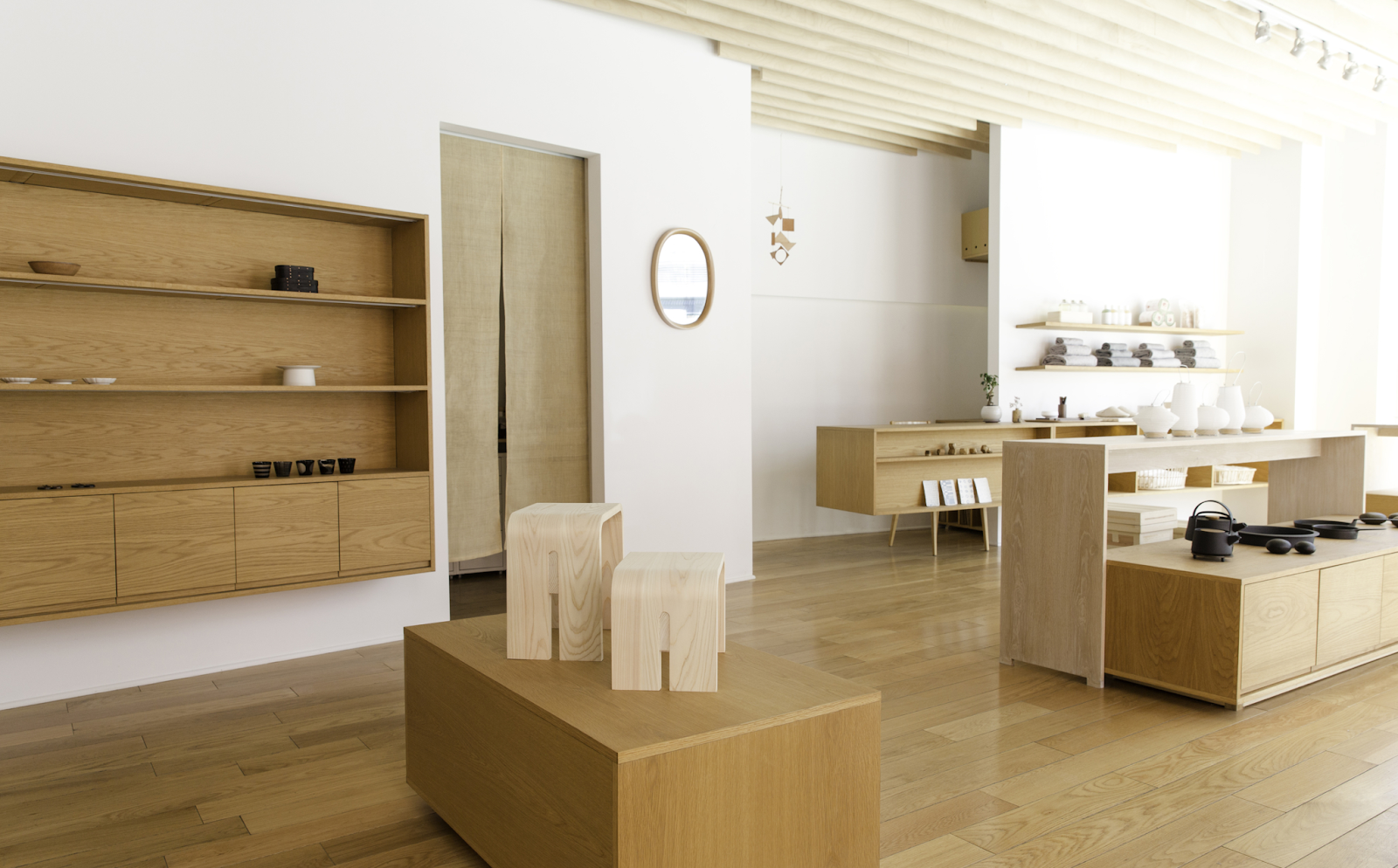 Lifestyle goods shop Nalata Nalata features a minimalist layout that emphasizes its products.