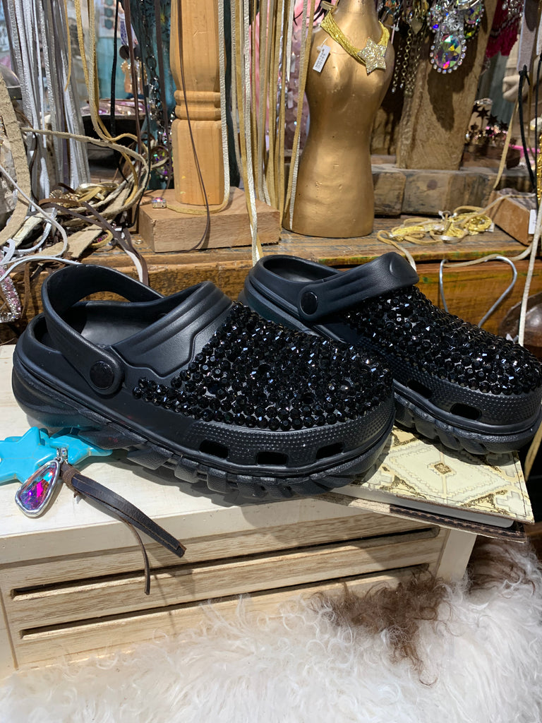 breezymimii ✰  Bedazzled shoes diy, Purple crocs, Crocs fashion
