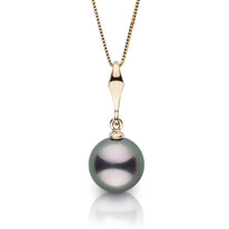 Essential Collection 9.0-10.0 mm Tahitian Pearl Pendant Yellow Gold on model