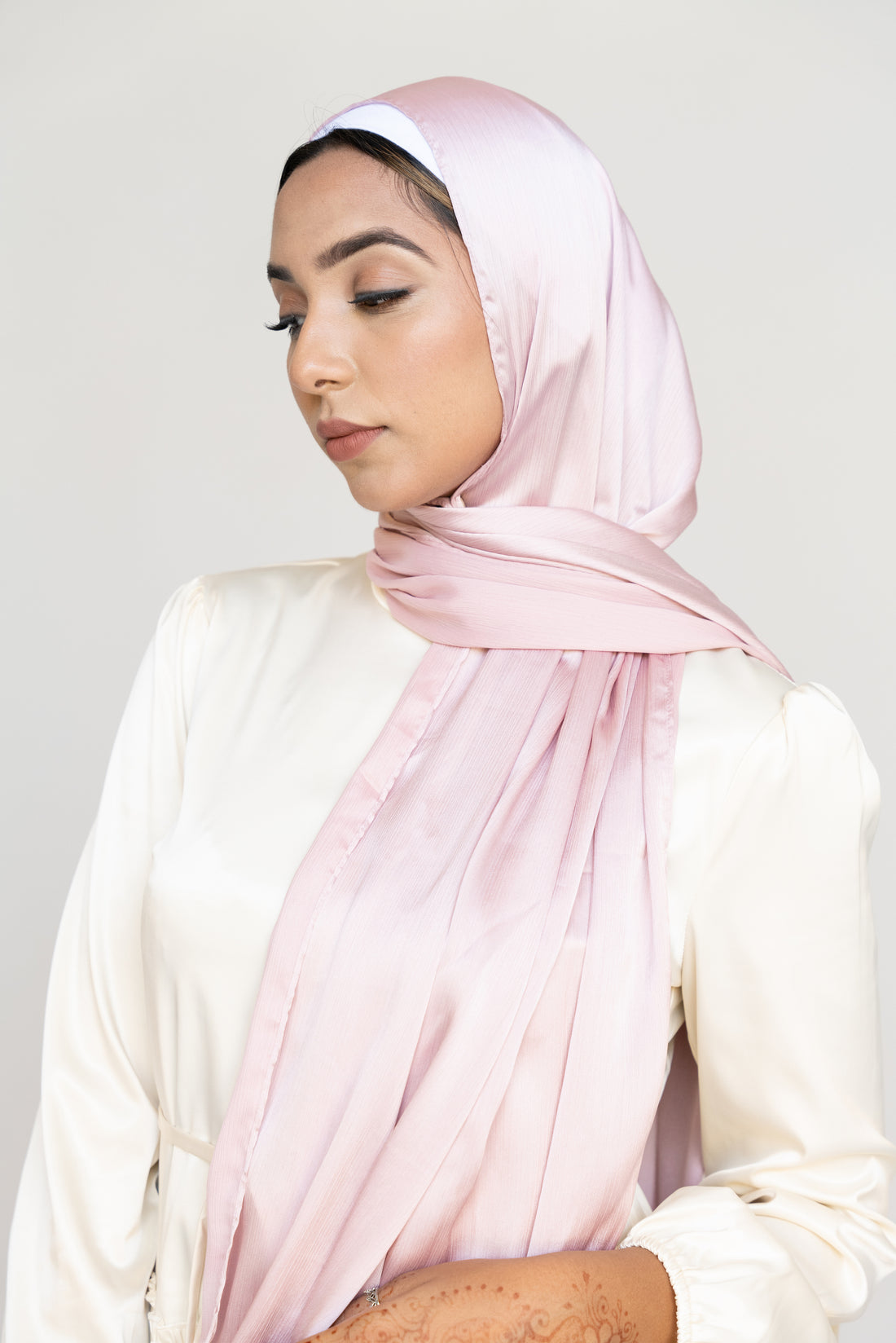 AsYou satin lace trim scarf top in champagne with white lace-Pink