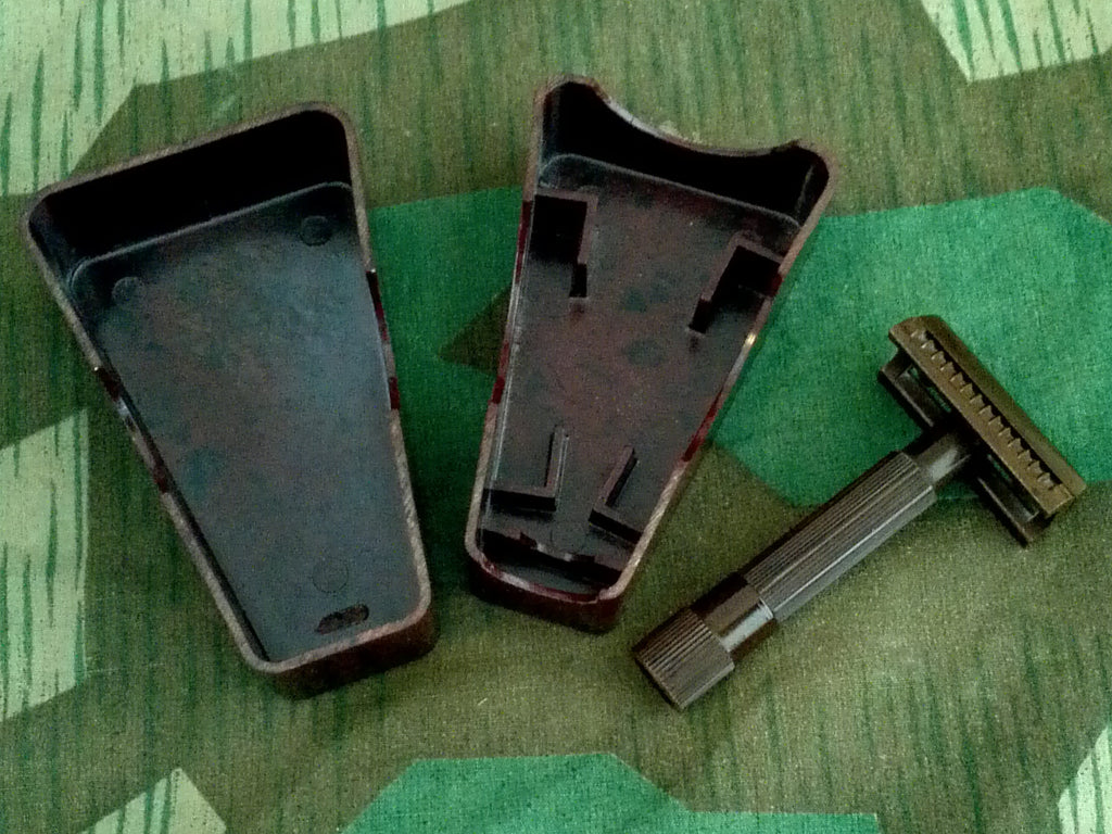 Original_WWII_German_Golf_Bakelite_Razor_Box_1024x1024.jpg