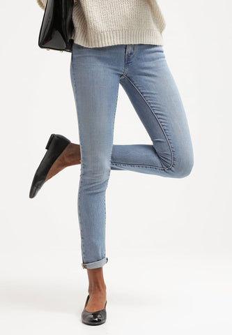 Levi&#39;s Womens 711 0065 Skinny Light Wash Slim Denim Jeans Sizes 24-32 – Mall Closeouts