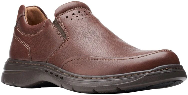 The Clarks Men’s UN Brawley Step Loafer in mahogany leather