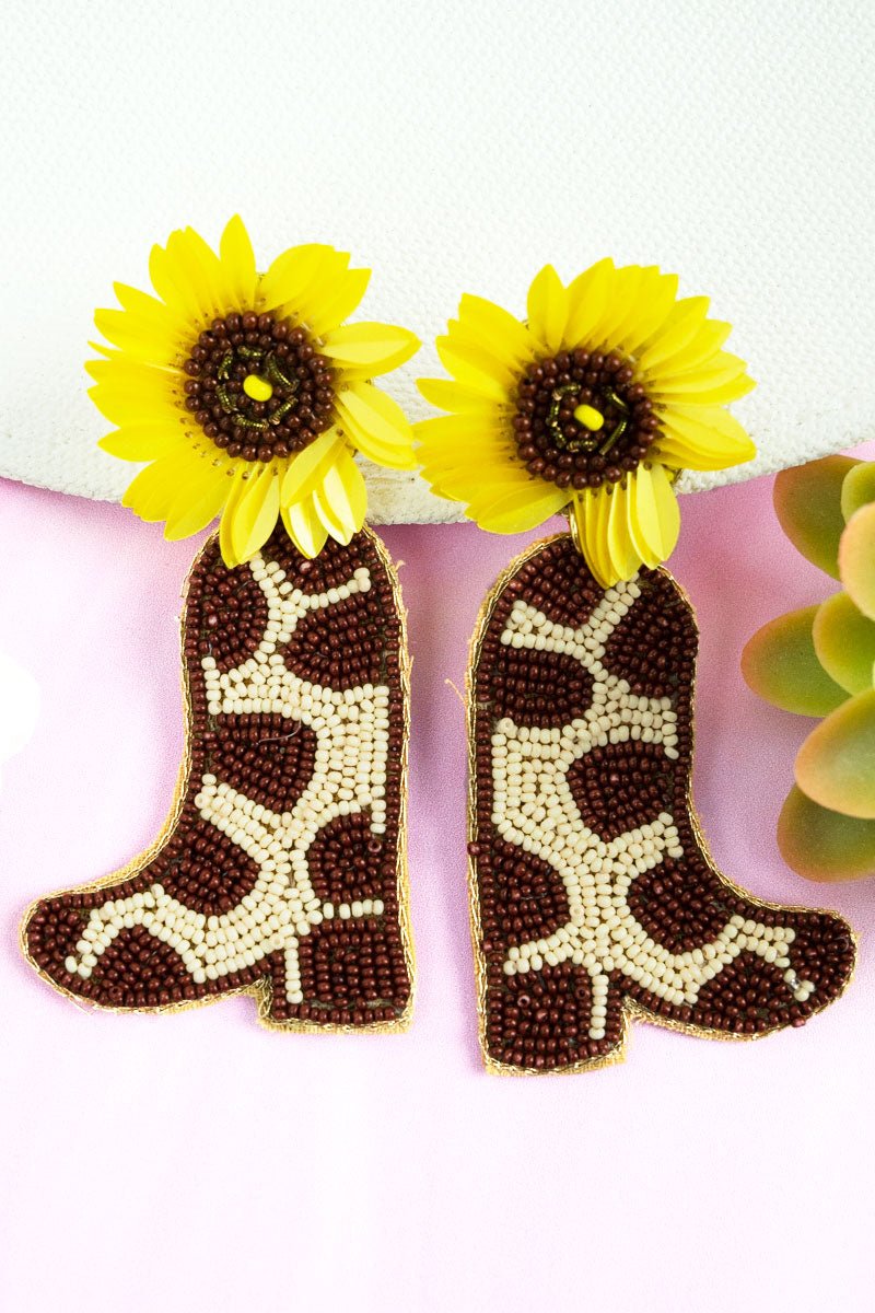 https://cdn.shopify.com/s/files/1/1250/2653/products/13-5195-brsale-sunflower-rodeo-brown-boot-seed-bead-earrings-213587_1600x.jpg?v=1684870227