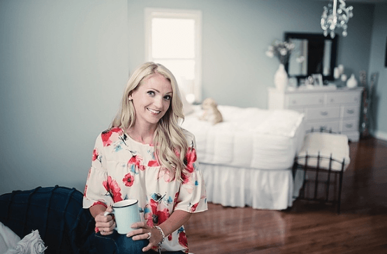 IN BED WITH: Lora Currie of Driftwood Decor