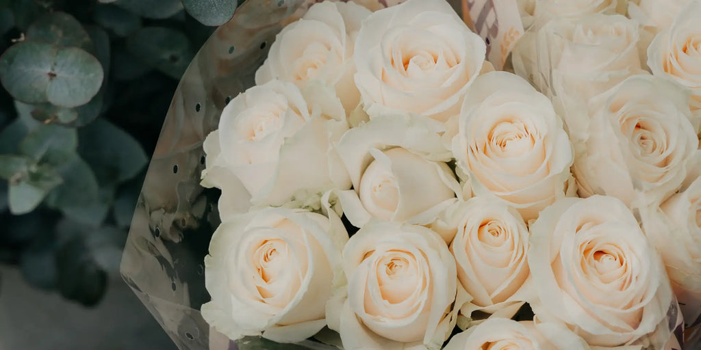 Meaning of White Roses