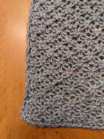 Photo showing the edges of the Horai knit scarf