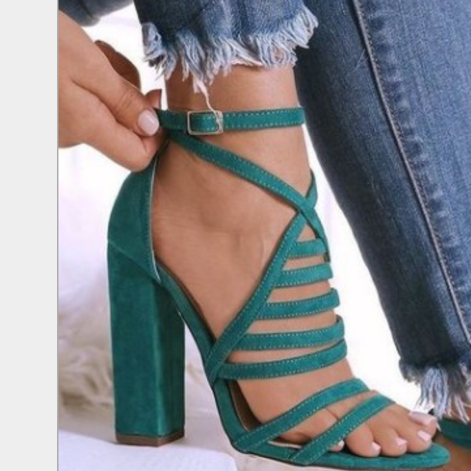 New suede suede suede sandals with high heels and raised toes with cut-out ankle clasps