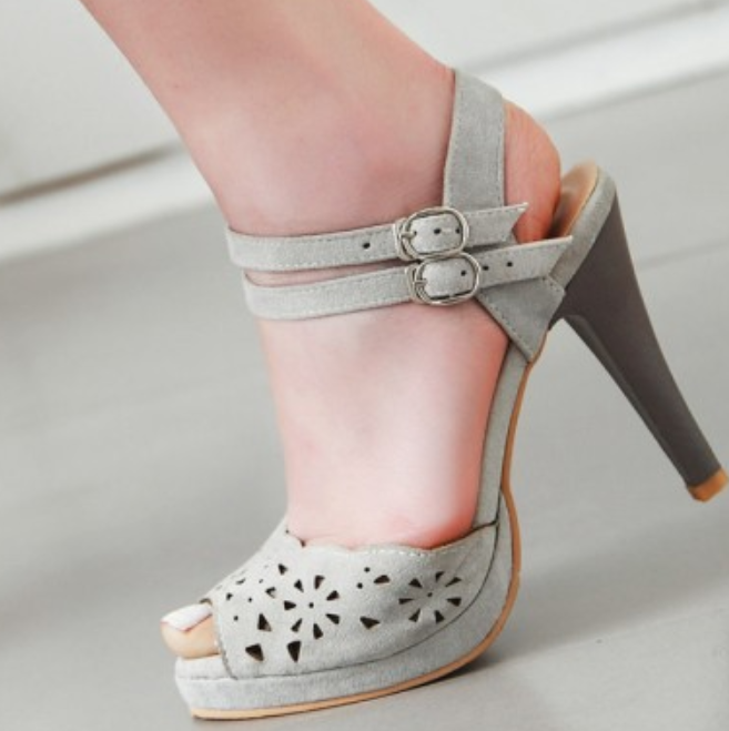 The new high-top fish-muzzle strappy sandals shoes