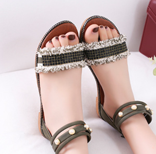 The new style is a hit with simple Roman sandals shoes