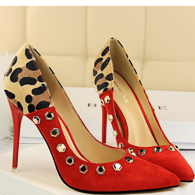 Sexy high-heeled shoes with shallow mouth, pointed head and suede leopard print matching rivet singl