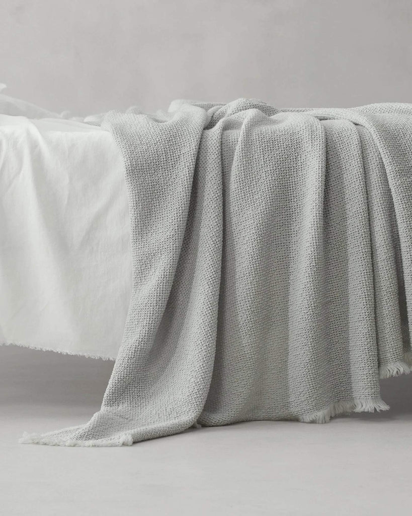 Natural Textures and Linens in Whites and Neutral Tones