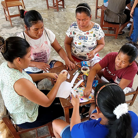 Artisan group doing free creation at Puca Urquillo