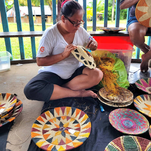 Artisan Zoraida and baskets at Amazonas craft sale