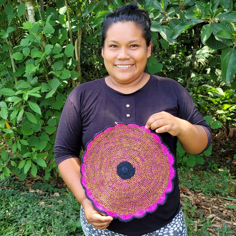 Bora artisan from Puca Urquillo with chambira hot pad
