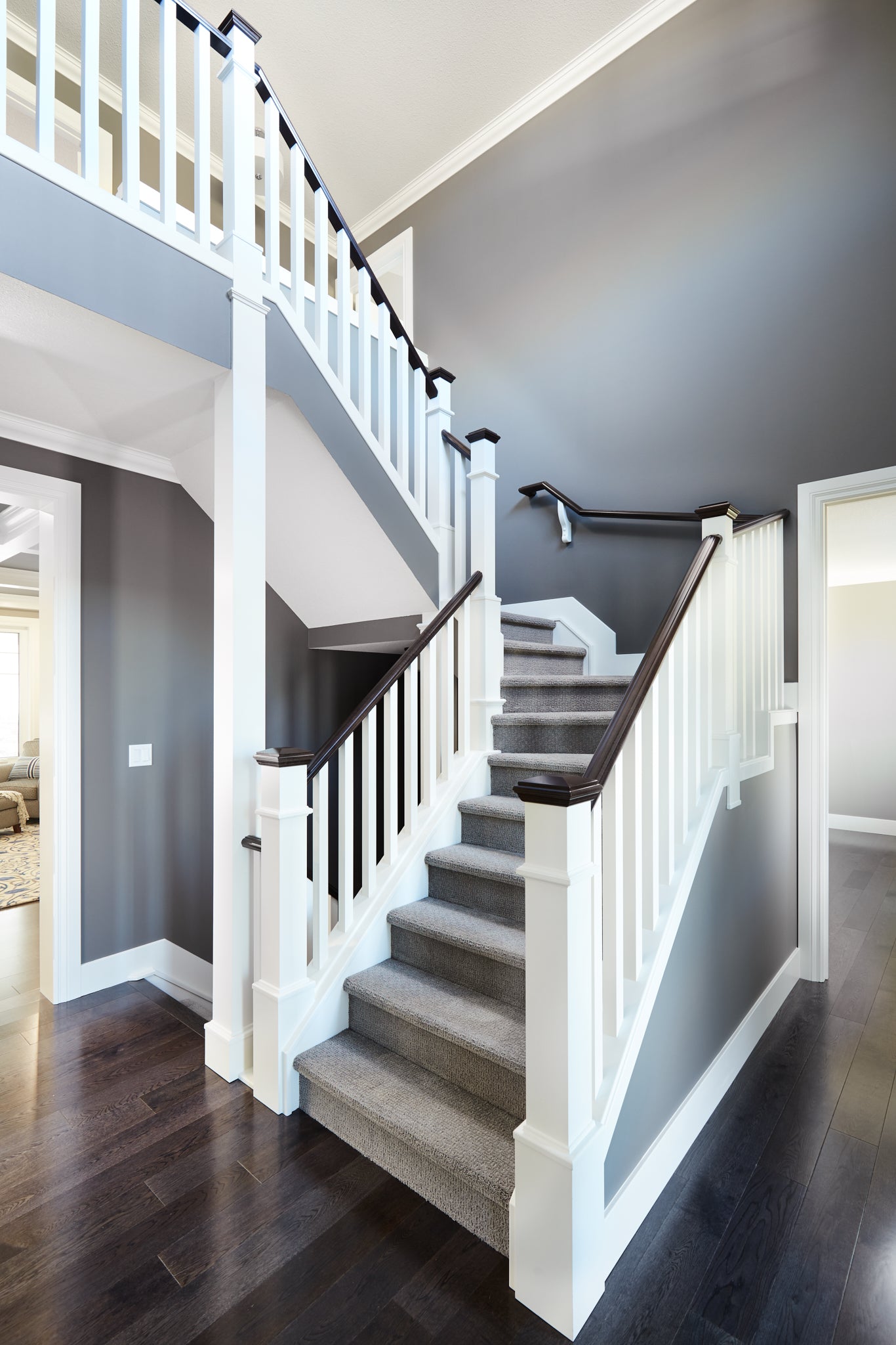 30 Black and White Stair Ideas That Will Make a Great First Impression