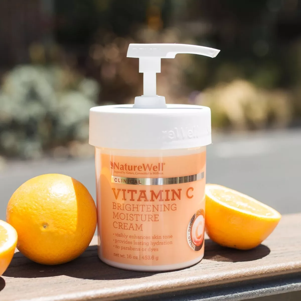 Crema Hidratante Iluminadora con Vitamina C NatureWell ayudar a reducir manchas y arrugas