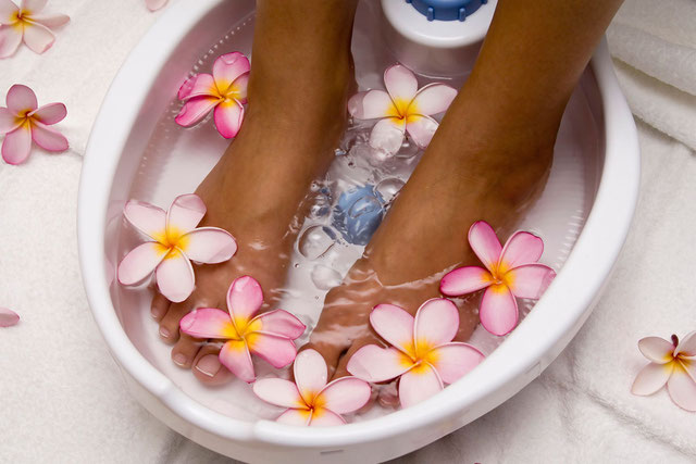 What is ionic detox through the feet and how does it work?