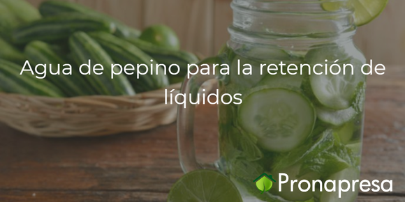 Agua de pepino para la retención de líquidos