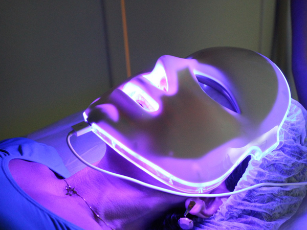 Benefits of Facial Phototherapy