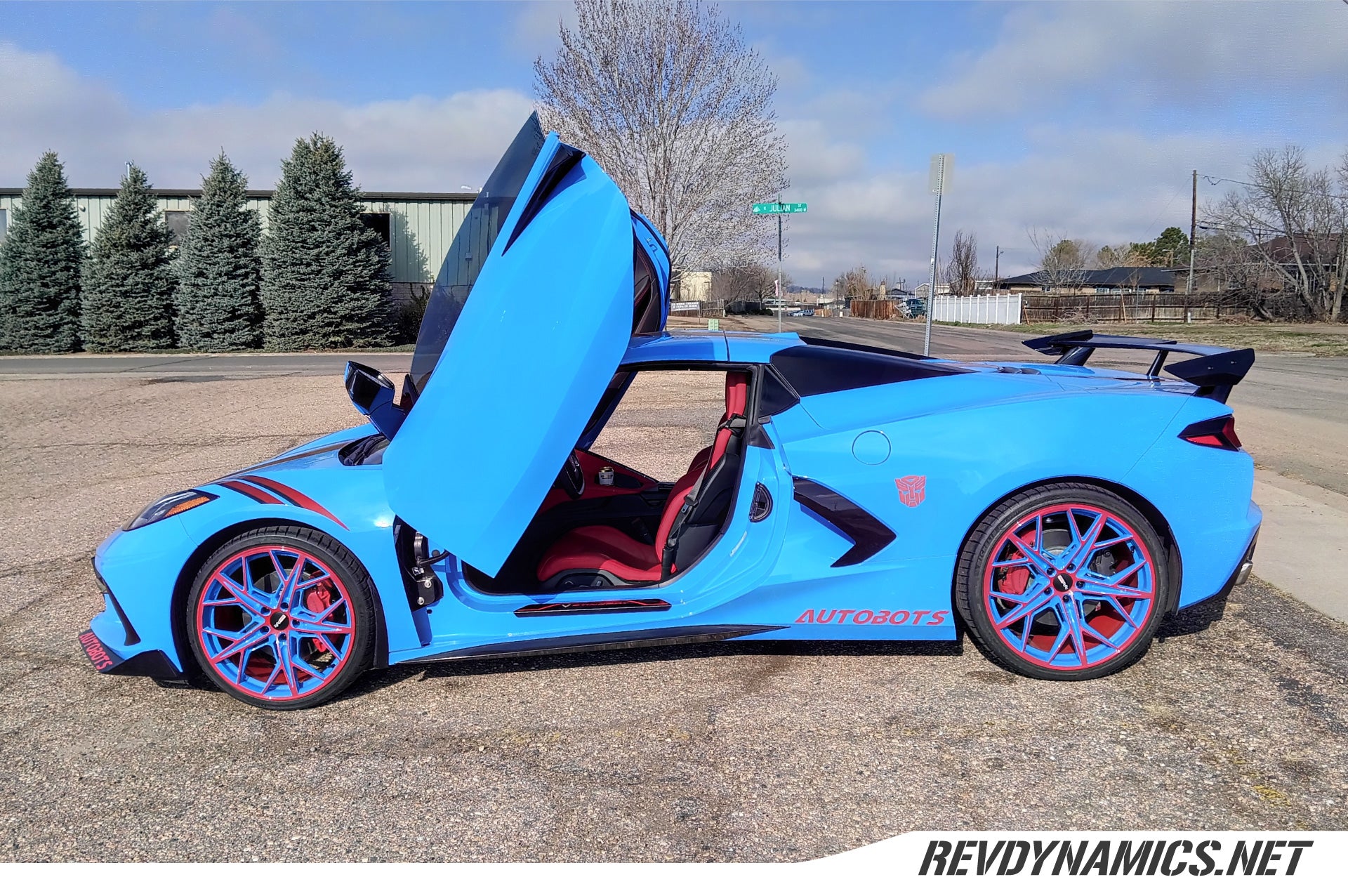 Chevy-Corvette-C8-Cray-Hammerhead-20f-21r-rapid-blue-and-torch-red-wheels