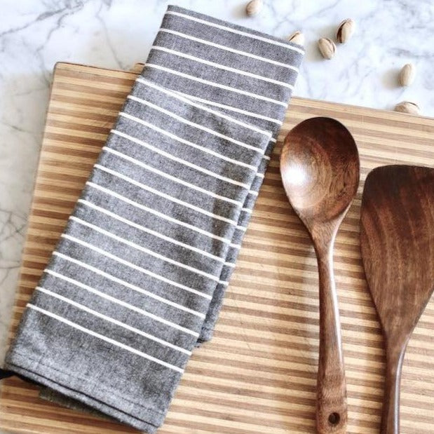 https://cdn.shopify.com/s/files/1/1256/7661/products/terraklay.com-cotton-grey-kitchen-tea-towel-2_1600x.jpg?v=1634770976