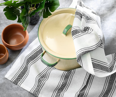 black and white kitchen towels explore versatility as absorbent tea towels and chic striped towels, adding sophistication to any occasion.